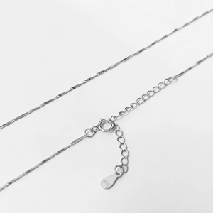 Dettaglio catena in argento sterling S925 con chiusura a molla ed estensione regolabile