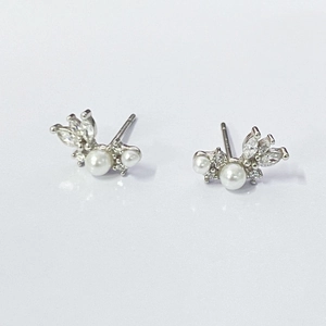 Elegant S925 silver feather wing stud earrings with pearls and marquise cubic zirconia