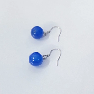 Detailed close-up of S925 sterling silver drop earrings with polished blue agate beads