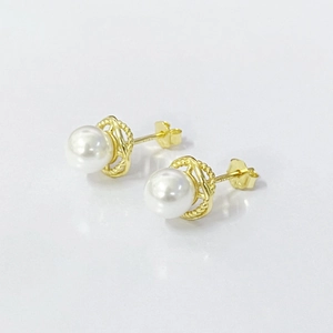 Elegant S925 silver Mobius pearl stud earrings with gold twisted texture finish