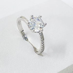 Elegant S925 sterling silver snowflake ring with brilliant round cubic zirconia main stone