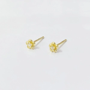 Boucles d'oreilles fleurs minimalistes en argent s925 doré avec zircons étincelants
