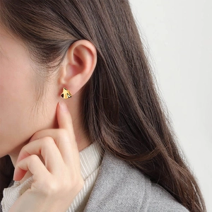 Minimalist S925 sterling silver gold irregular geometric stud earrings worn by model