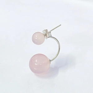 Orecchini a perno in argento S925 con perle di cristallo rosa, design minimalista a forma di C