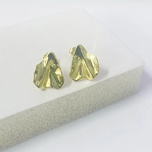 Minimalist S925 sterling silver gold irregular triangle stud earrings with wavy texture