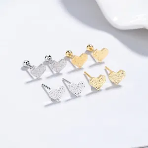 Set of heart-shaped earrings with hammered texture finish in gold and silver tones