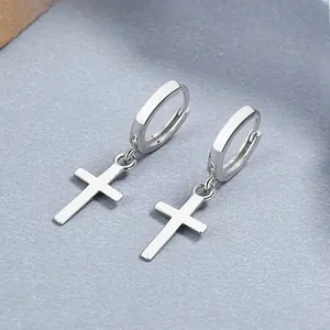 Boucles d'oreilles créoles en argent sterling 925 avec pendentifs en forme de croix