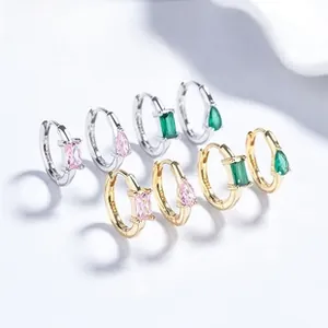 Détails de créoles en argent 925 avec zircons cubiques roses et vert émeraude