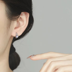 Orecchini a cerchio in argento 925 con pietra di luna e zirconi da donna eleganti