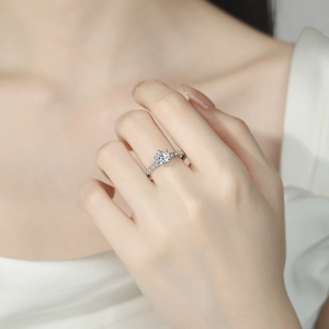 Elegant 925 sterling silver moissanite ring with six-prong round cut center diamond