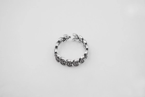 Macro shot of vintage S925 sterling silver ring featuring an oxidized leaf pattern design