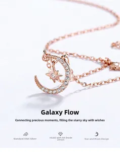 Détail du pendentif étoile et lune en argent 925 doré rose avec zircones 4A