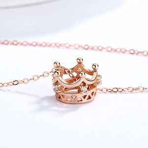 Exquis collier couronne en or rose argent 925 orné de pierres de zircon brillant