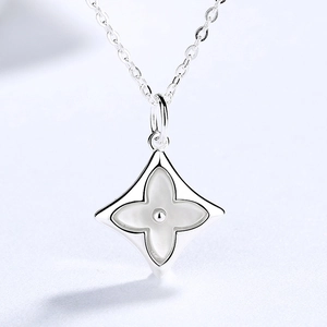 925 silver necklace with diamond-shaped white mother of pearl clover pendant
