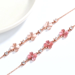 Elegant 925 silver four-leaf clover bracelet with pink crystals and rose gold finish