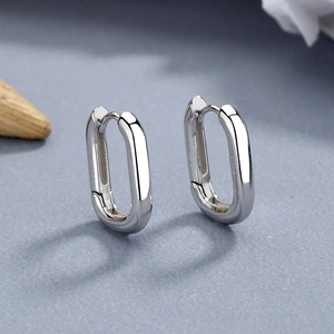 Créoles ovales minimalistes en argent sterling S925 avec un design géométrique poli
