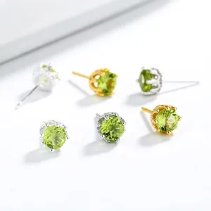 Tre paia di orecchini a lobo in peridoto naturale in argento 925 con castone a corona