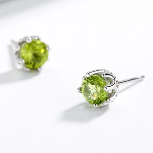 Minimalist 925 sterling silver stud earrings with round green crown-set peridot crystals