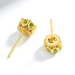 S925 silver crown stud earrings with natural green peridot in polished gold finish
