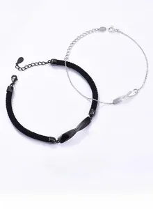 Dettaglio di bracciali coppia Mobius con corda nera e catena in argento S925 e zirconi