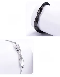 Dettagli dei bracciali per coppia Mobius in argento S925 con cordoncino intrecciato