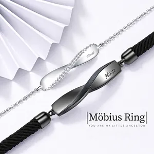 Coppia di bracciali Mobius in argento con cordino intrecciato e incisione No.52