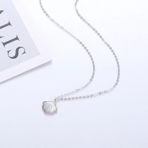 S925 sterling silver necklace featuring a shell pendant with white mother of pearl inlay
