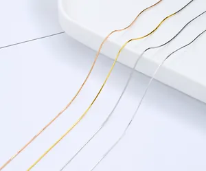 Λεπτομέρεια από τέσσερις αλυσίδες φίδι S925 σε χρυσό, ασήμι, ροζ χρυσό και μαύρο χρώμα