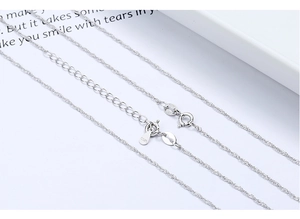 Close-up of S925 sterling silver water wave chain with adjustable spring clasp closure