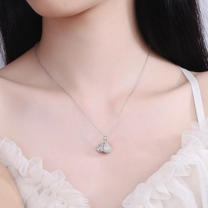 Elegant S925 sterling silver shell pendant necklace with pearl and sparkling zircon stones