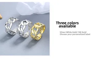 Détail de trois bagues gourmettes en argent S925 massif aux finitions argent, or blanc et or 18K
