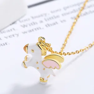 S925 Sterling Silber Einhorn Anhänger mit Emaille in Pink und Weiß auf weißer Karte
