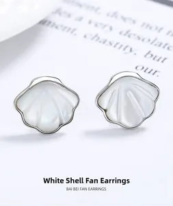 Detailed view of 925 sterling silver fan-shaped earrings with white mother of pearl