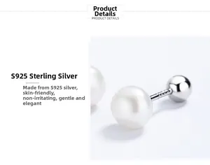 Dettaglio orecchini a perno in argento S925 con perle di conchiglia e chiusura a vite