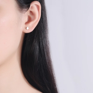 Boucles d'oreilles minimalistes en argent sterling 925 avec fermoir à vis sur l'oreille