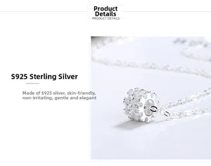 Vue macro du pendentif cylindre en argent S925 avec zircons blancs incrustés sur chaîne