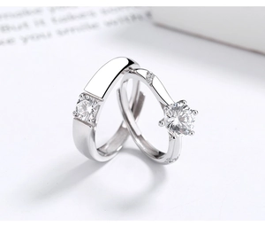 Detail of adjustable couple rings featuring a square cut and a classic six-prong round zircon