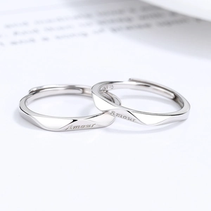 Minimalist S925 sterling silver Mobius rings with Amour engraving for couples