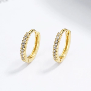 Créoles en argent 925 plaqué or 18 carats avec pavé de zircones en demi-cercle