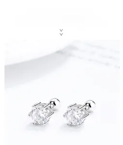 Detail von 925 Sterling Silber Ohrsteckern mit Sechs-Klauen-Zirkonia und Schraubverschluss