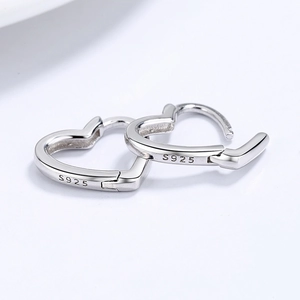 Boucles d'oreilles créoles minimalistes en argent sterling 925 en forme de cœur évidé