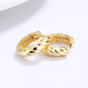 Poliierte S925 Sterling Silber gedrehte Creolen in Gold mit Spiralmuster Design