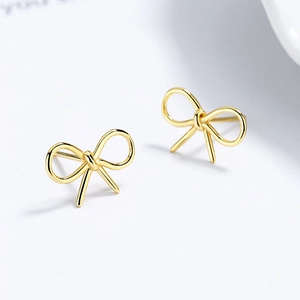 Orecchini a perno a fiocco minimalisti in argento sterling 925 con finitura oro lucido