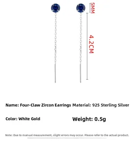 Dettaglio macro di fili per orecchie in argento 925 con zircone blu 5mm e catena 4,2cm