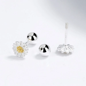 Daisy S925 sterling silver stud earrings with screw ball backs and golden accents