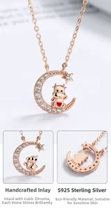 Detalle del colgante luna zodiaco buey de plata S925 con acabado en oro rosa
