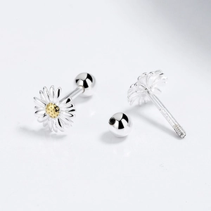 925 silver daisy flower stud earrings with gold center and screw back design