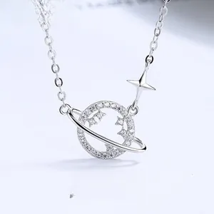 Detailaufnahme der S925 Sterlingsilber Planetenkette mit Sternen und Zirkonia Steinen