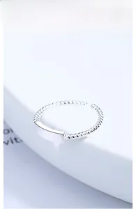 Macro detail of 925 sterling silver twisted rope ring with brushed metal plate design