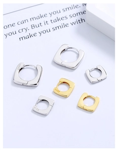 Détail de boucles d'oreilles créoles carrées en argent S925 montrant tailles et poinçons